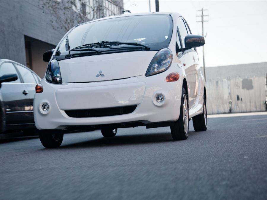  Mitsubishi i-MiEV 2012 года  (US) (фото 19 из 234)